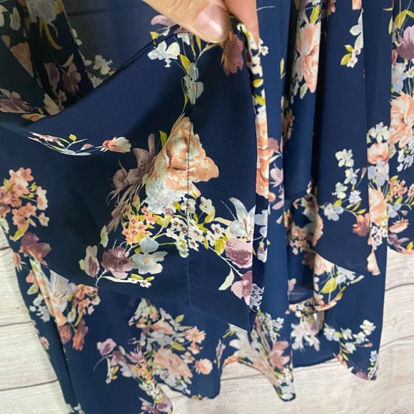 open-front Floral Three-Quarter Sleeve Kimono 2X navy blue and floral plus size - Picture 5 of 7